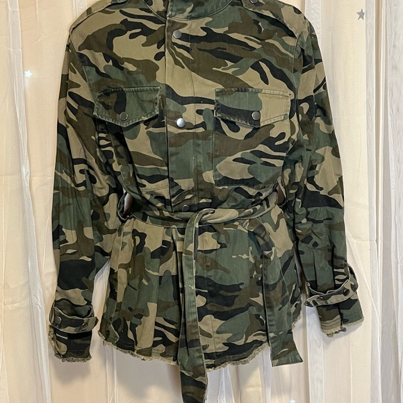 Forever21 Contemporary lightweight camo jacket Women’s size S. Great condition! - Picture 2 of 6